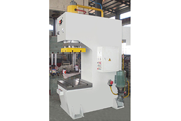 How is the precision control of the Single-Column Hydraulic Press achieved, and what level of precision can be achieved?